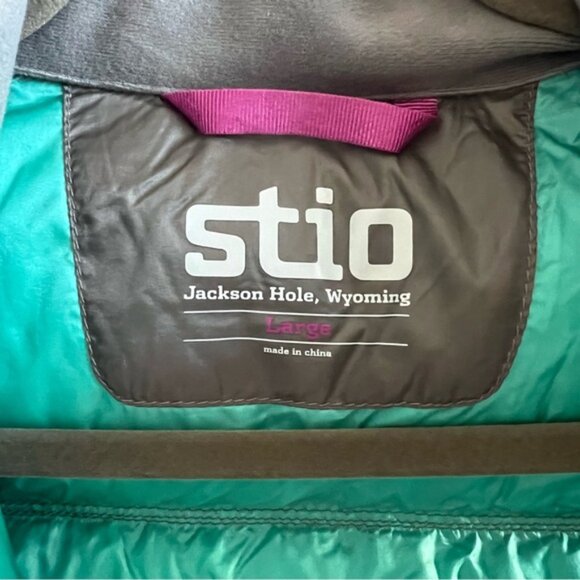 STIO Women’s Goose Down Puffer Vest - Picture 6 of 12